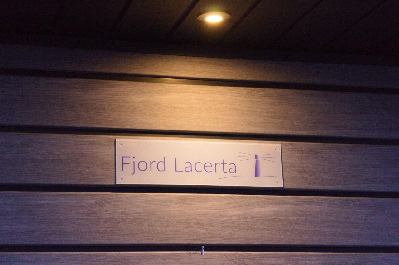 Hausboot Fjord Lacerta Mit Dachterrasse In Wendtorf Buitenkant foto
